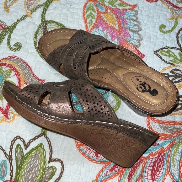 GC womens size 38 (7.5) wedge sandals bronze slip on summer causal church buckle - Picture 2 of 8